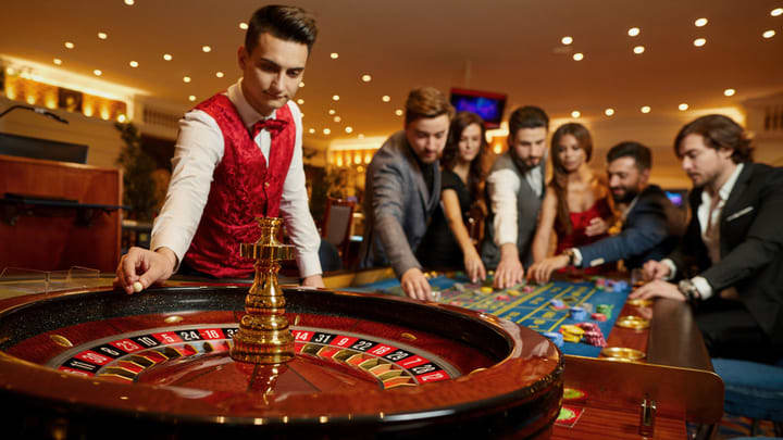 Croupier at the roulette wheel in a Las Vegas casino