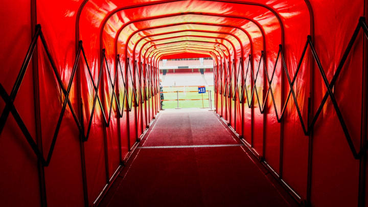 Entrada al campo de juego del estadio del Arsenal, Londres. Qué ver en North London.