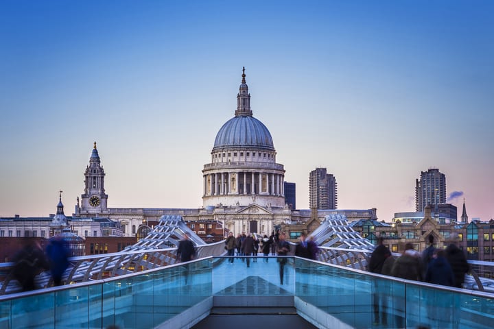 Catedral de St Paul y Millennium Bridge, Londres. Cosas que ver en Londres en 4 días.