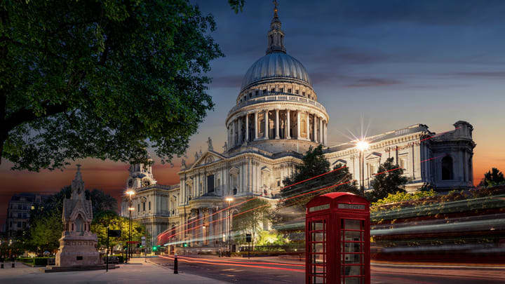 St Pauls Cathedral at night