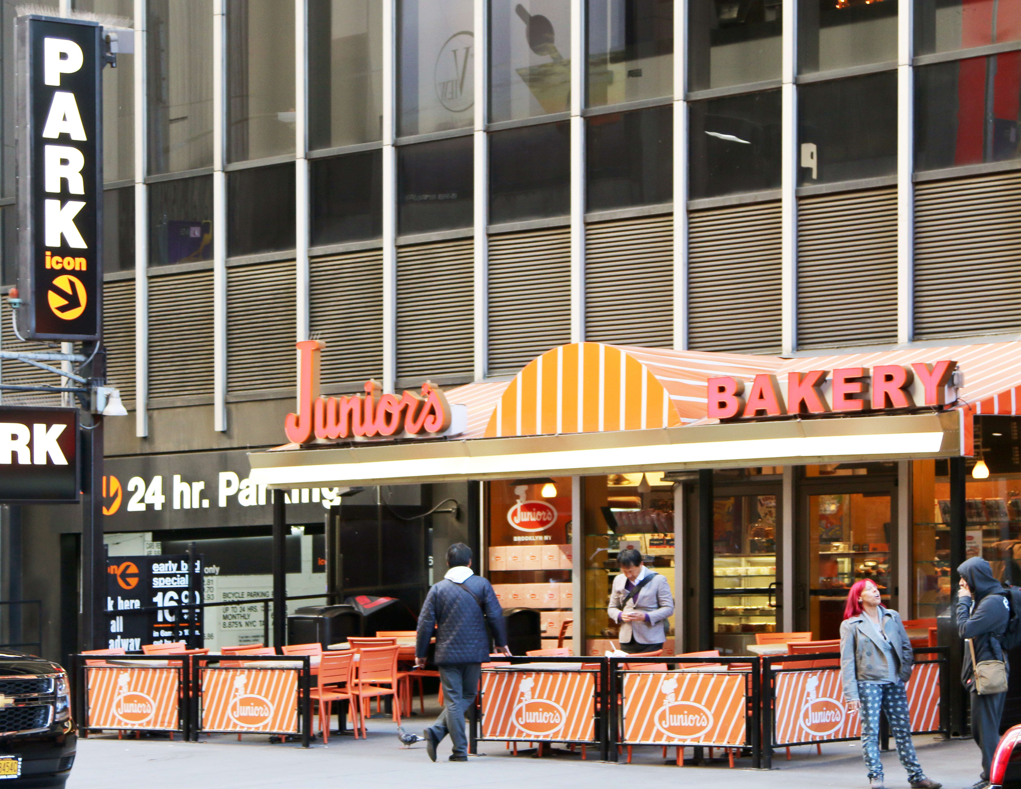 Restaurant Junior's Bakery New York