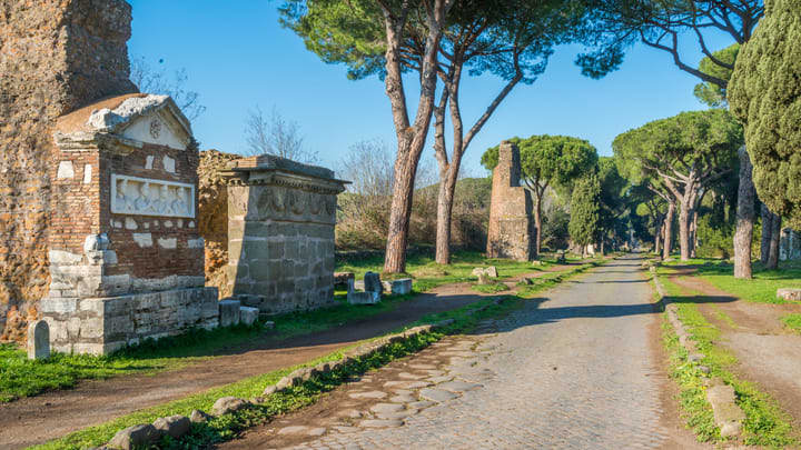 Via Appia Antica, Roma. La mejor estación para visitar Roma.