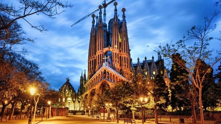 Image of Bench, Church, Landmark, La Sagrada Familia, 