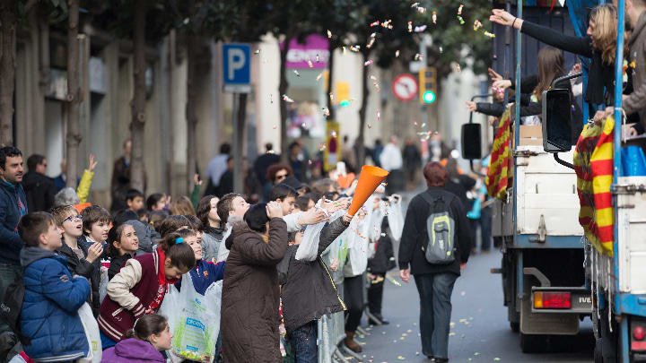 Image of Adult, Female, Person, Woman, Traffic Light, Boy, Child, Male, Man, Girl, People, Backpack, 