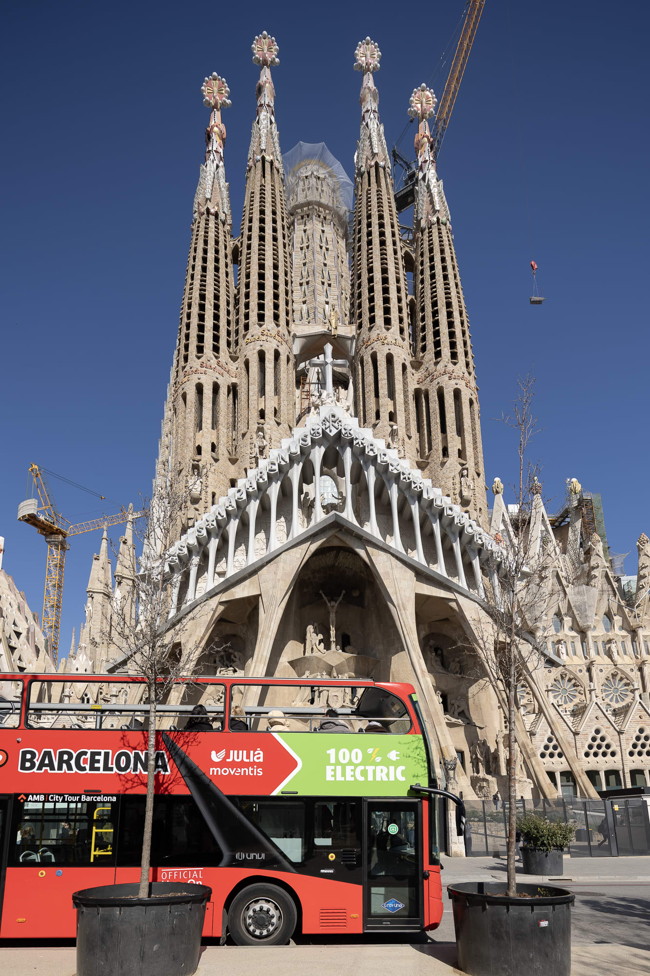 Barcelona City Tour Hop-on Hop-off Bus 24-hour Ticket | Go City®, image size:1333x2000