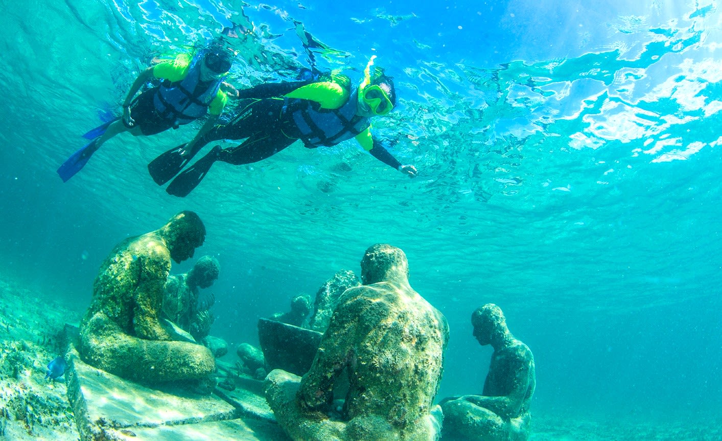 Image of Nature, Outdoors, Water, Underwater, Adult, Male, Man, Person, Swimming, Water Sports, Glasses, Glove, Animal, Fish, Sea Life, Ocean Floor, 