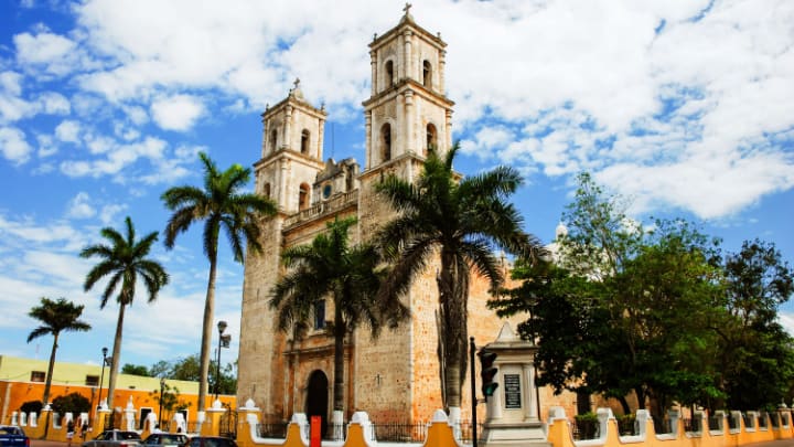 Image of Bell Tower, Tower, Summer, Clock Tower, Cathedral, Church, Arch, House, Housing, Villa, Plant, Tree, Traffic Light, Gothic Arch, Monastery, Car, Palm Tree, City, Person, 