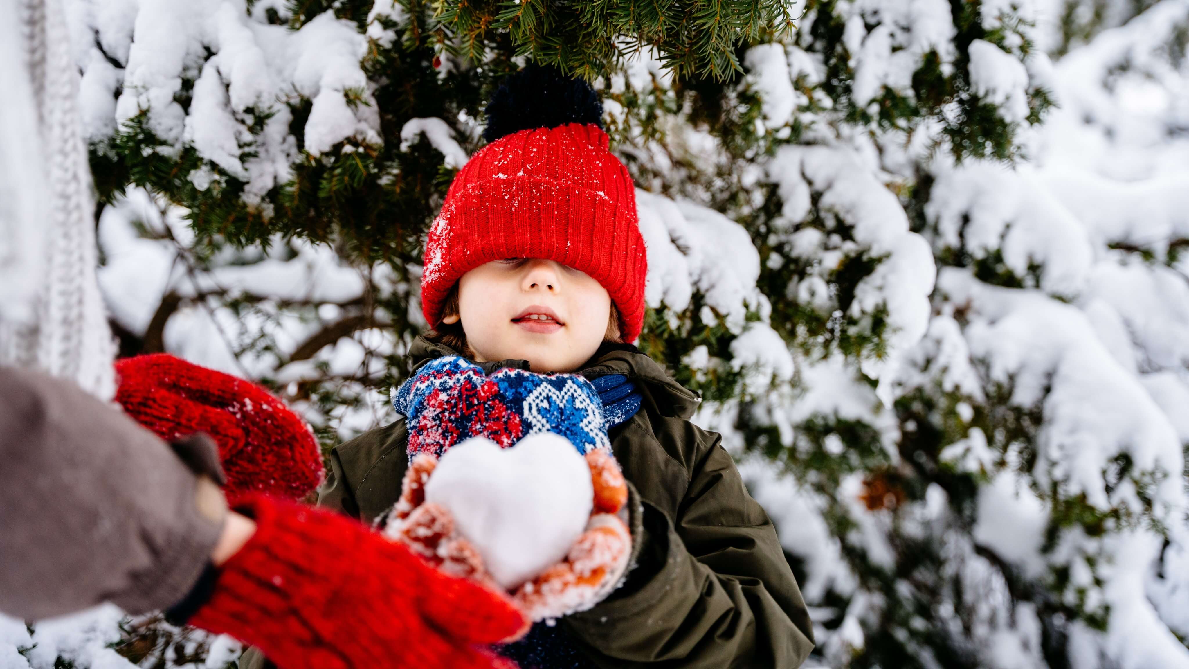 Imprescindibles para viajar a la nieve con un bebé