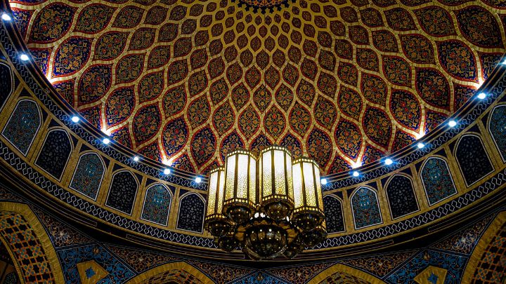 Image of Chandelier, Lamp, Apse, Church, 