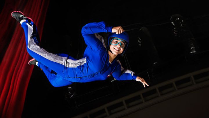 Image of Adult, Female, Person, Woman, Performer, Solo Performance, Circus, 