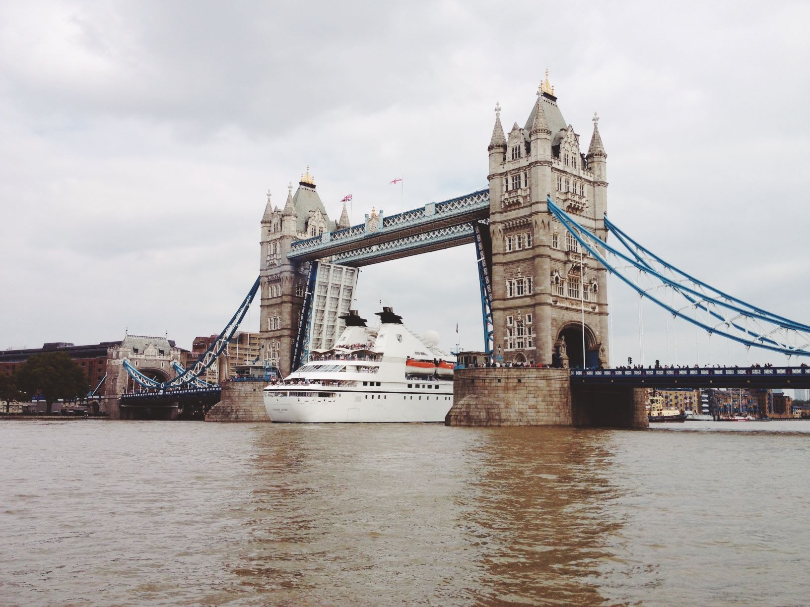 thames river cruise london opening times