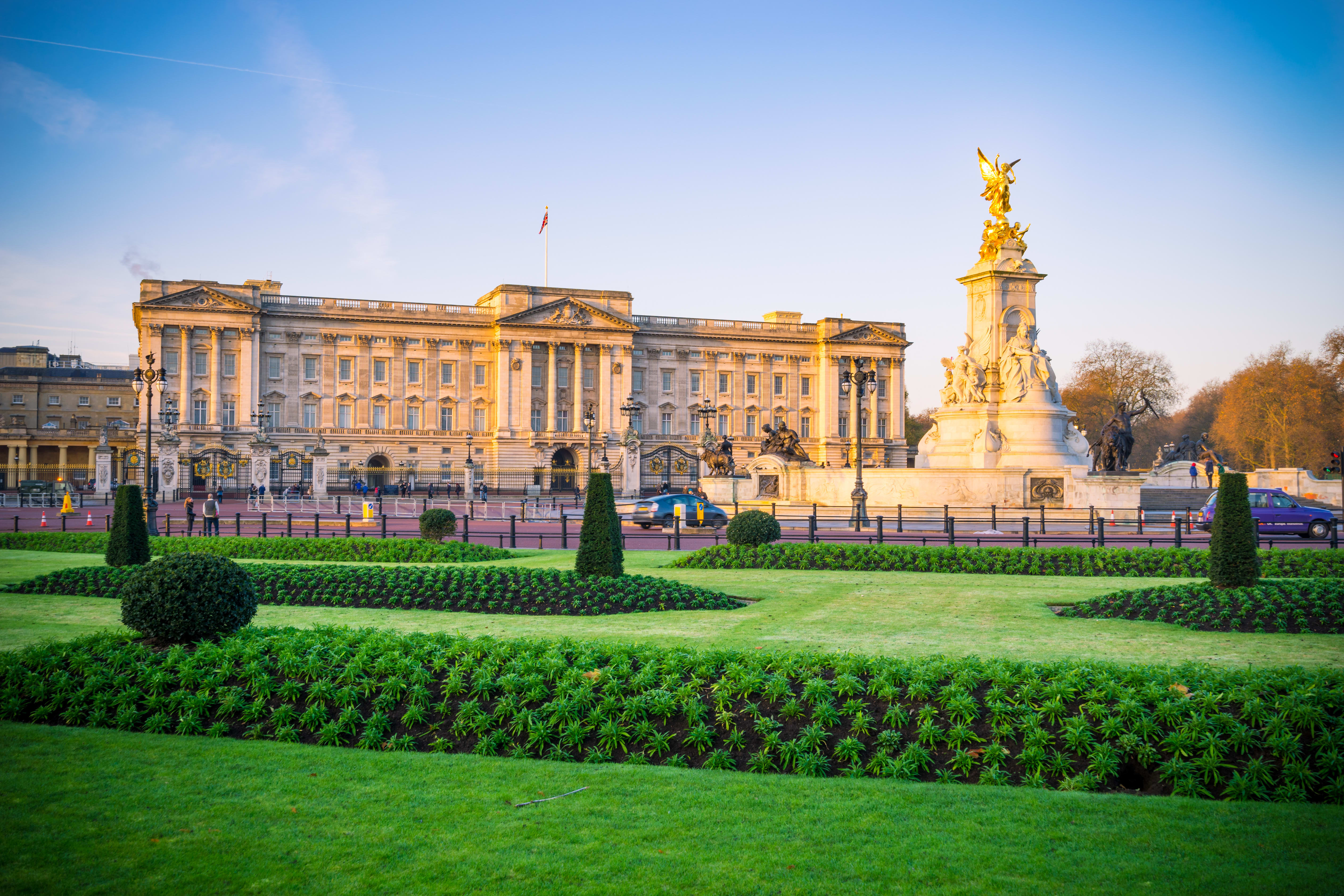 Image of Building, Housing, House, Car, Person, Buckingham Palace, Landmark, Mansion, Palace, 