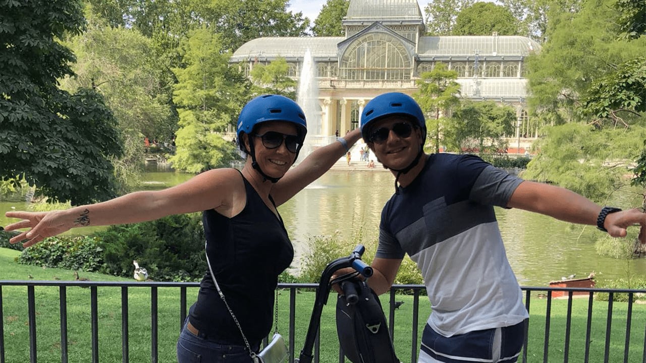 Image of Grass, Nature, Outdoors, Park, Face, Head, Person, Photography, Portrait, Vegetation, Tree, Helmet, Adult, Male, Man, Female, Woman, Accessories, Sunglasses, Shelter, Water, T-Shirt, Woodland, Neighborhood, Baseball Cap, Cap, Hat, Pond, Handbag, Fountain, Office Building, 