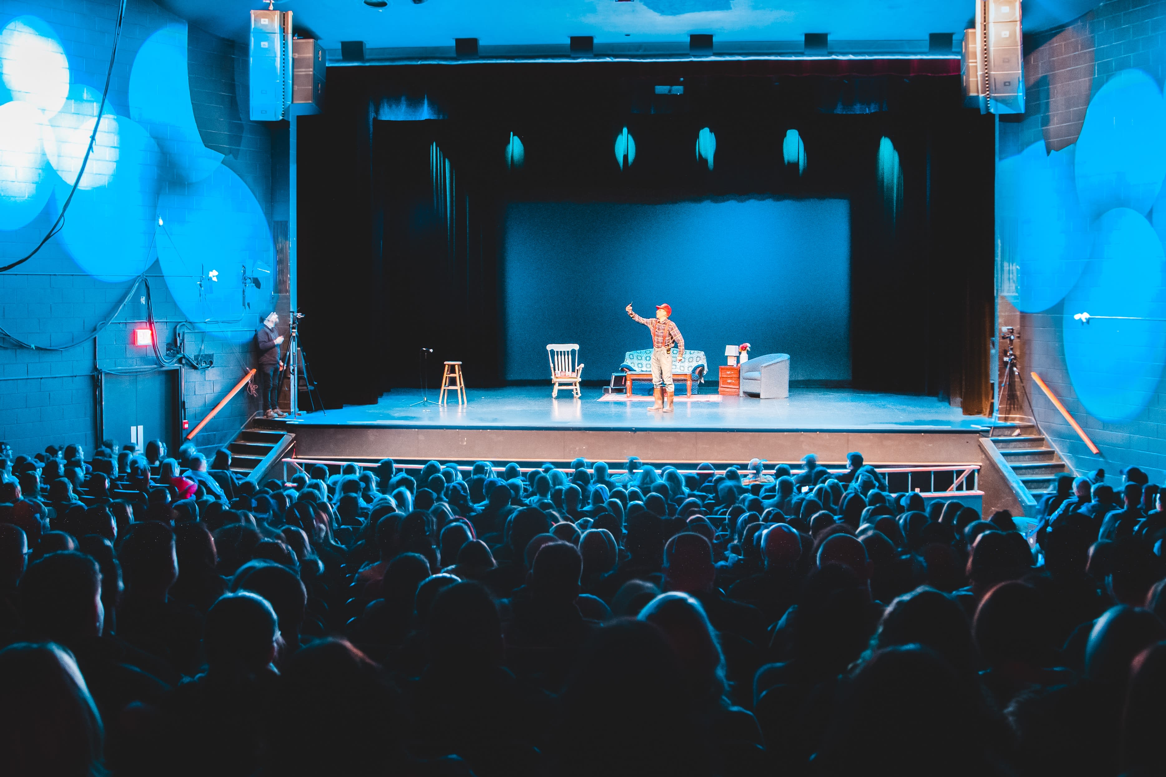 Image of Stage, Concert, Crowd, Person, Performer, Solo Performance, Indoors, Theater, Chair, Bench, Auditorium, Hall, Adult, Female, Woman, Male, Man, 