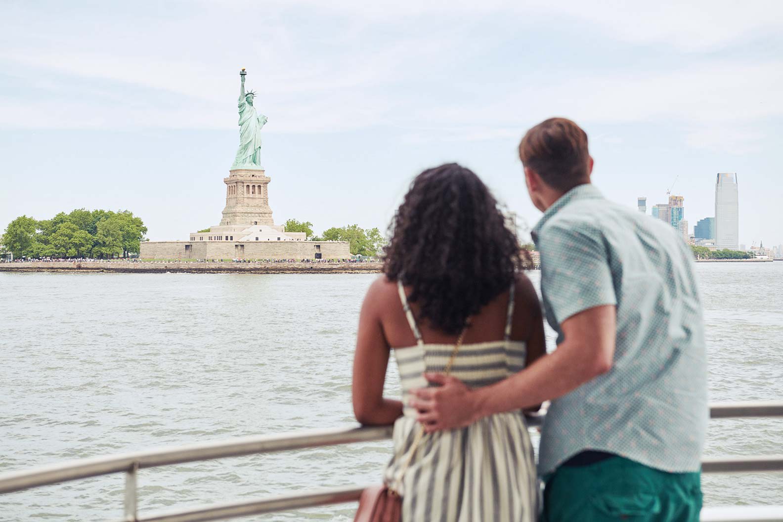 Image of Art, Adult, Male, Man, Person, Female, Woman, Handbag, Sculpture, Statue, Landmark, Statue of Liberty, 