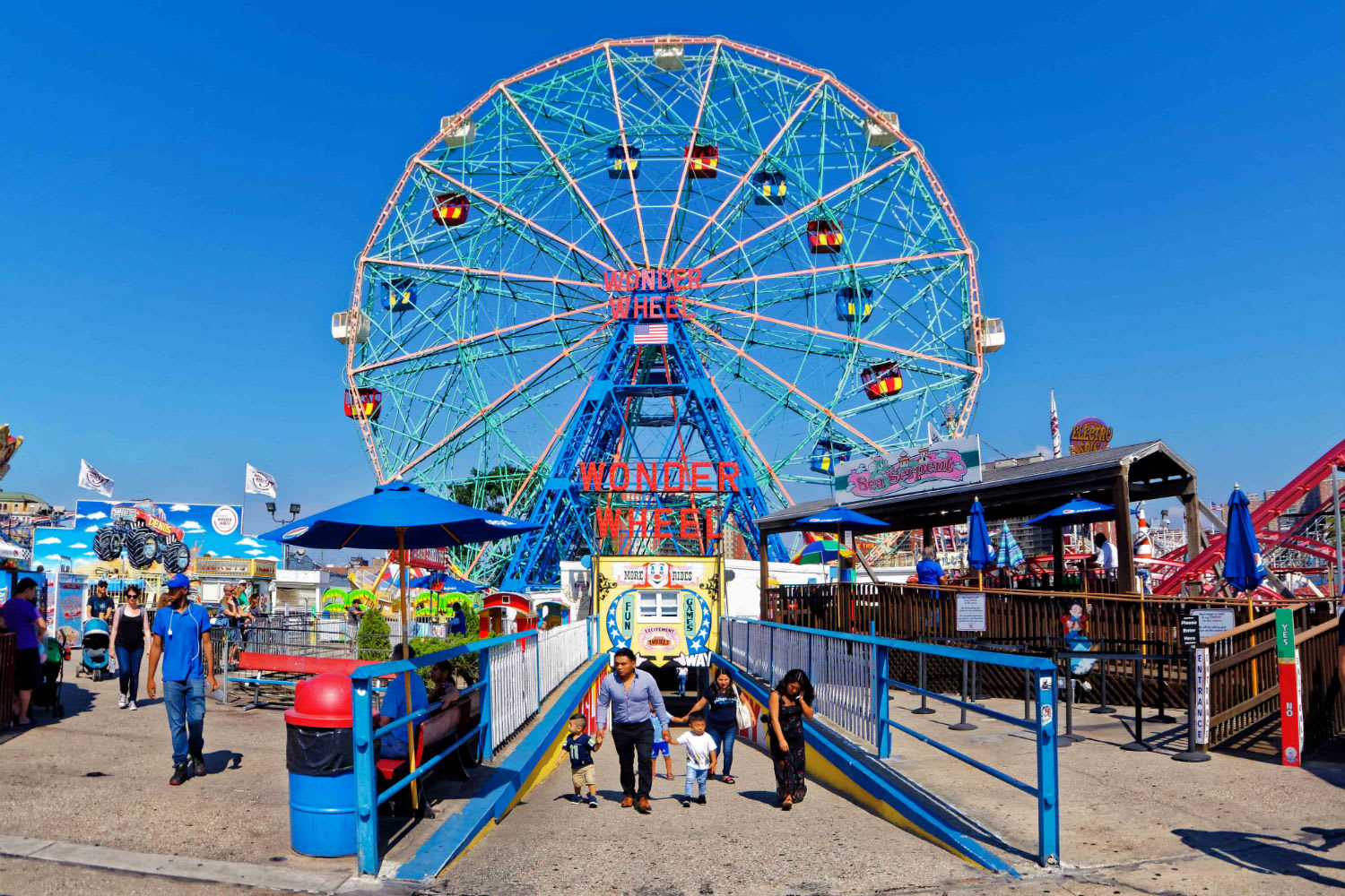 Image of Amusement Park, Fun, Theme Park, Person, Handbag, 