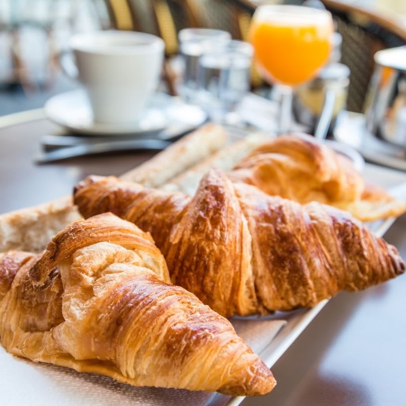 Paris France December 2021 Traditional French Cafe Louise Decorated  Christmas – Stock Editorial Photo © KovalenkovPetr #537213028