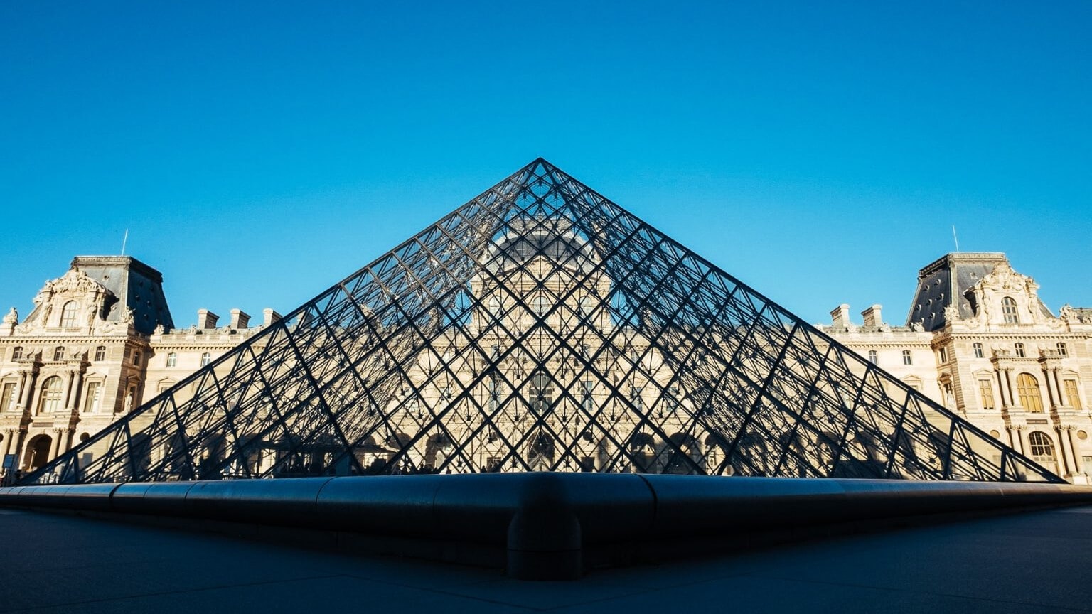 Image of Pyramid, Landmark, The Louvre, 