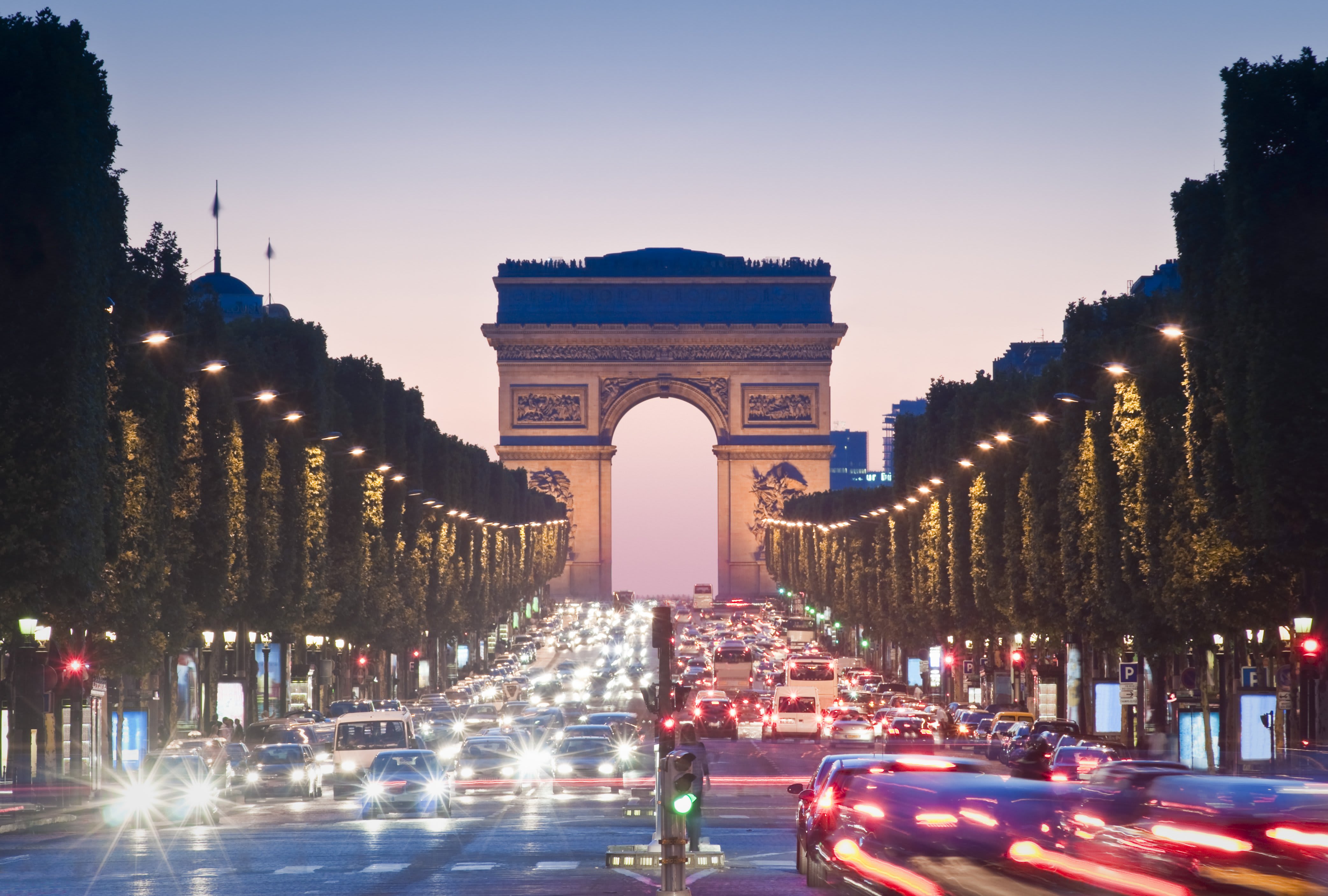 Image of Traffic Light, Car, Arc De Triomphe, Landmark, 