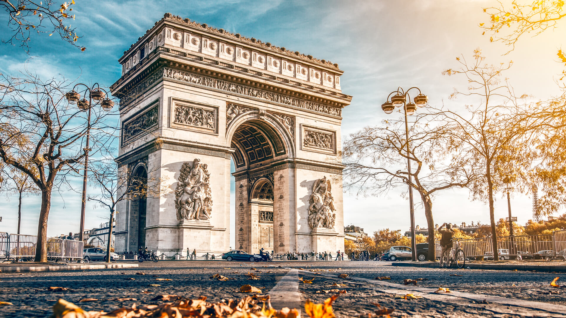 Image of Arc De Triomphe, Landmark, Person, Bicycle, Car, Motorcycle, 