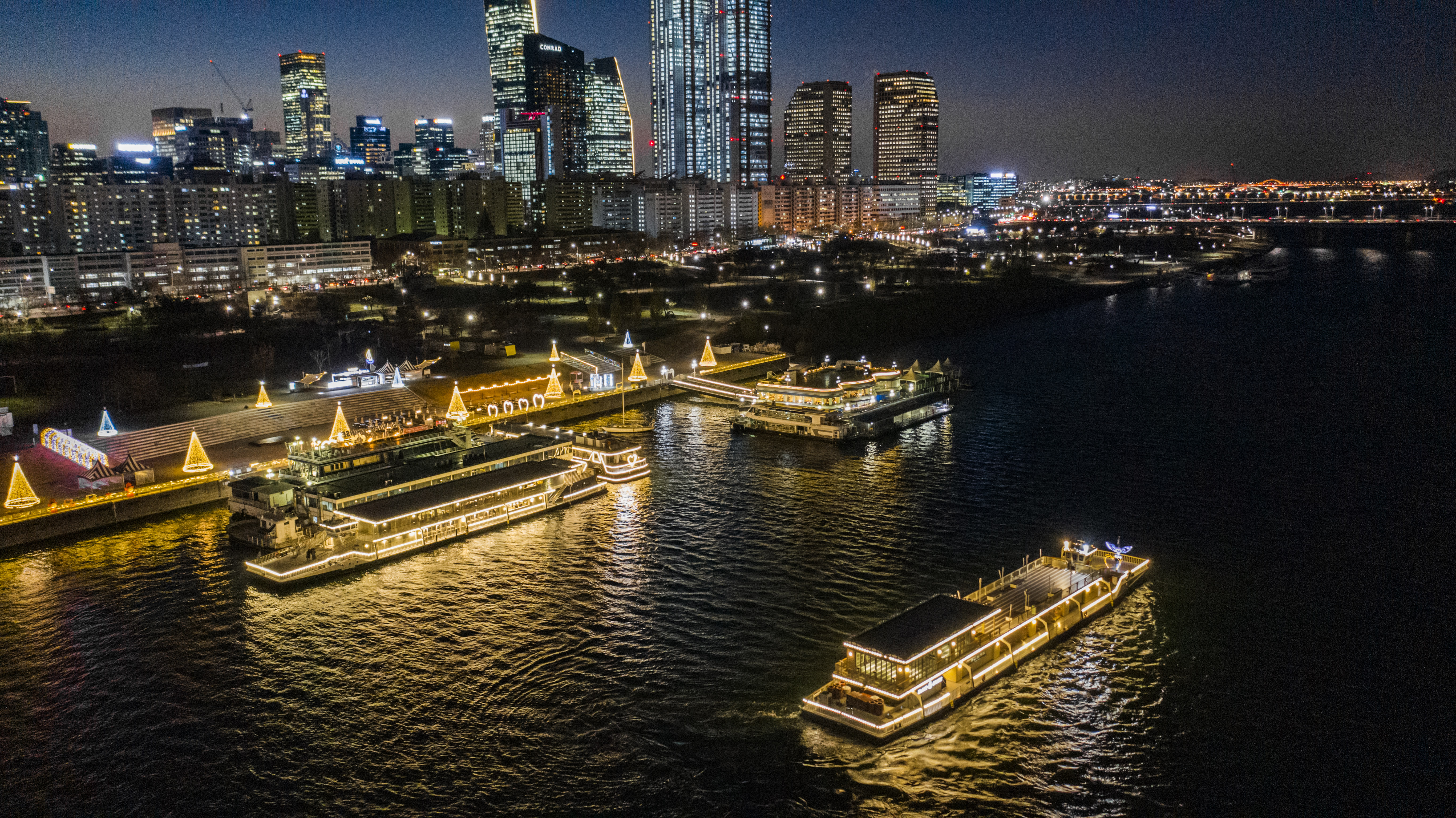 Image of City, Metropolis, Urban, Water, Waterfront, Cityscape, Boat, Vehicle, Yacht, Barge, Watercraft, 