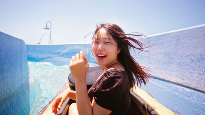 Image of Head, Person, Face, Female, Girl, Teen, Happy, Smile, Photography, Portrait, Water, 