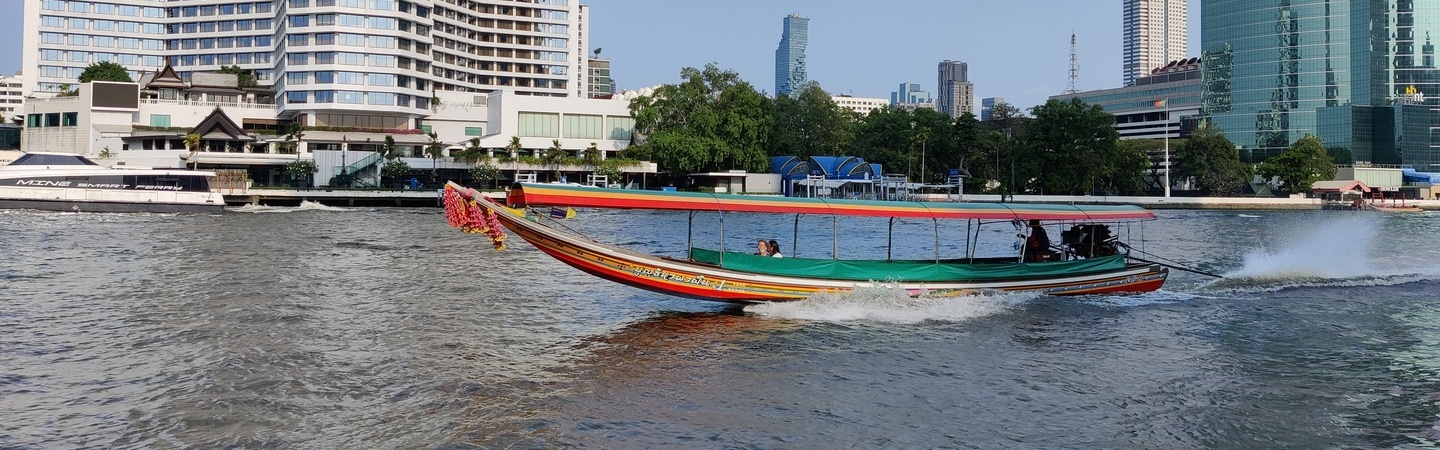 乘搭长尾船游览曼谷运河之旅