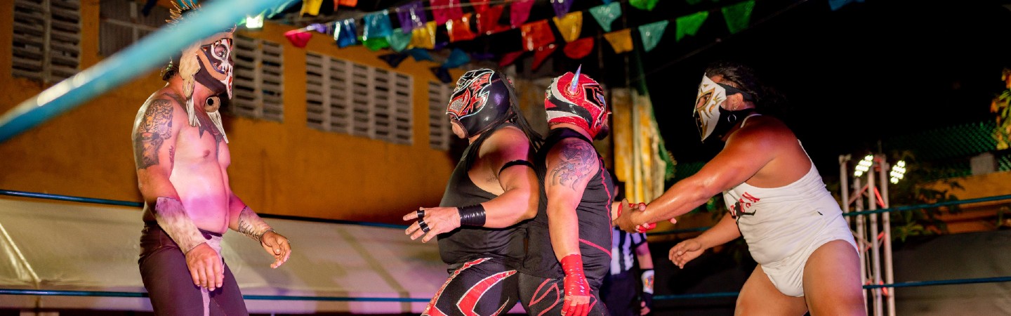 Somente no domingo LuchaLibre-Wrestling Experience Tacos e Cerveja