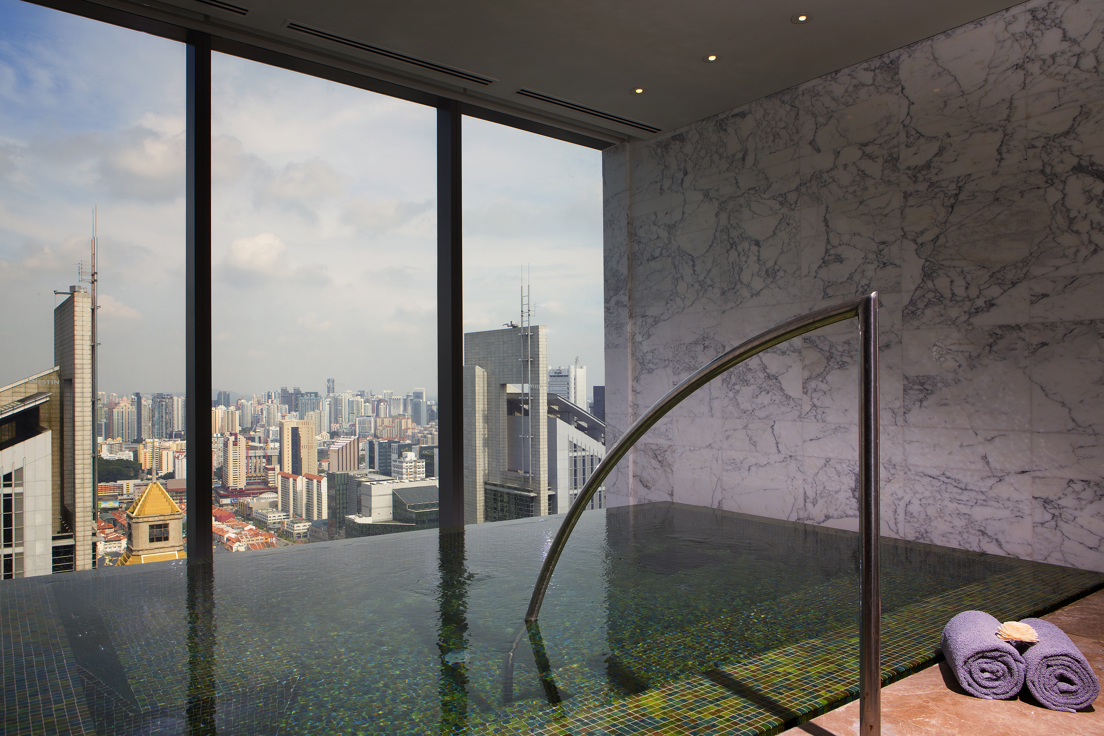 Heavenly Spa by The Westin：2小时水疗设施及户外无边泳池体验