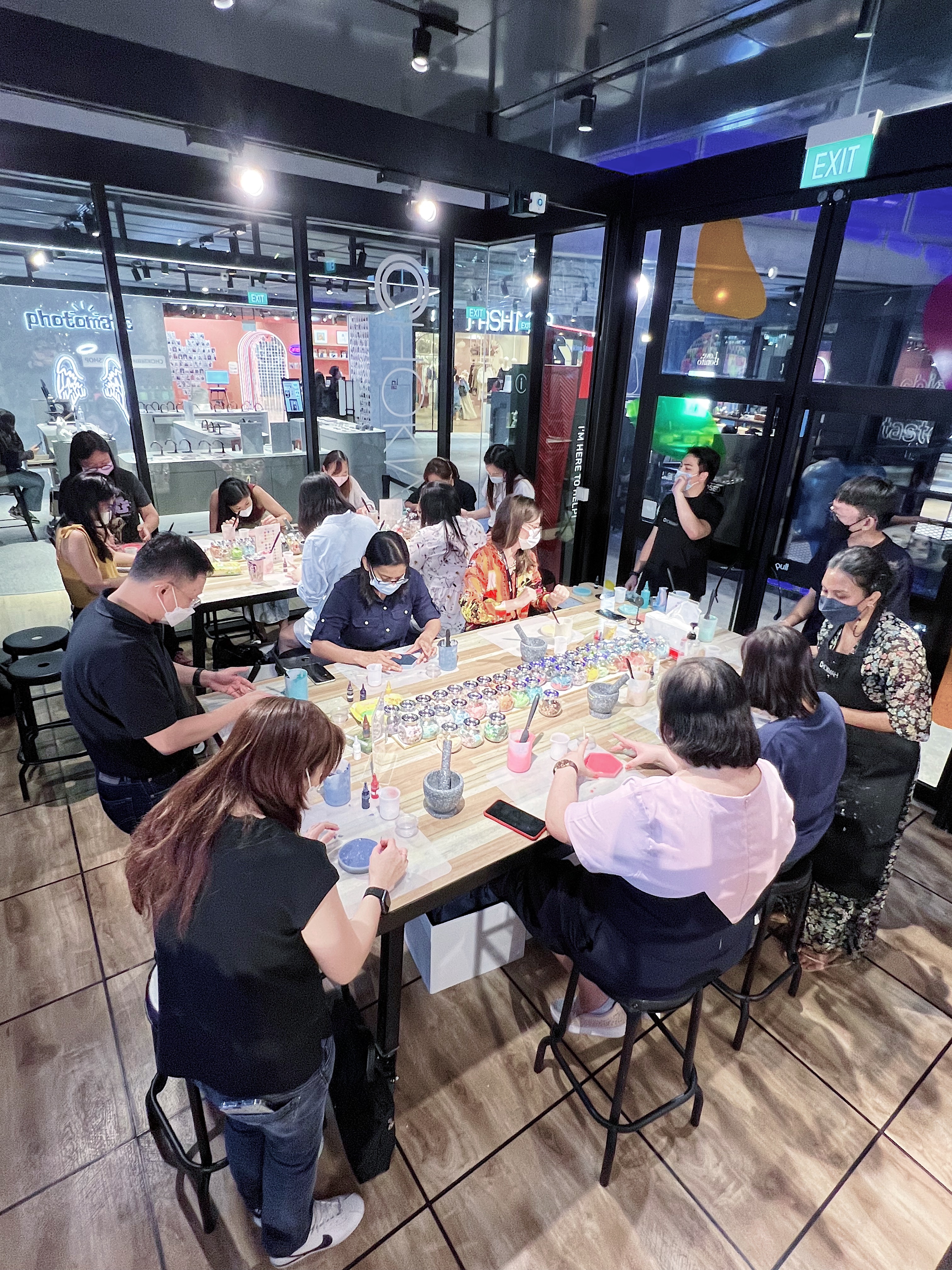 Chokmah 的大理石系列或水磨石杯垫工作坊