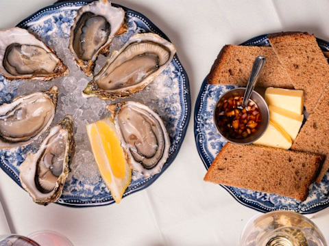 Sparkling Bites: Oysters or Salmon & Wine at Les Turbines