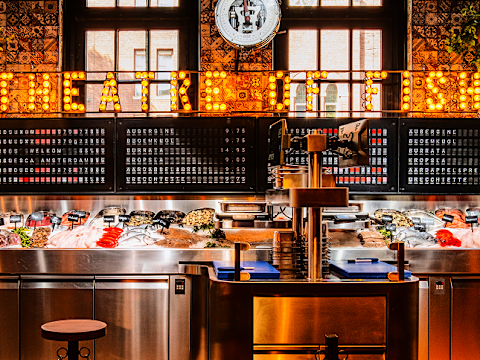 Oysters and Cava at Pesca Amsterdam