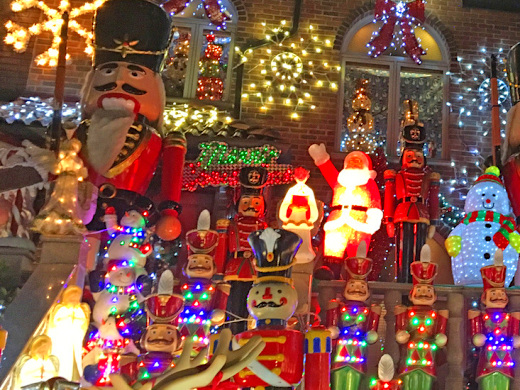Holiday Markets & Christmas lights walking tour New York