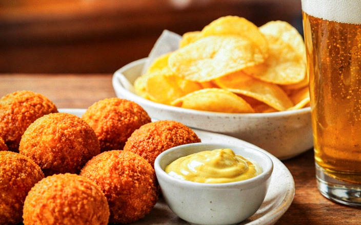 Bitterballen, crisps and 1 drink at bar De Pierewaaier