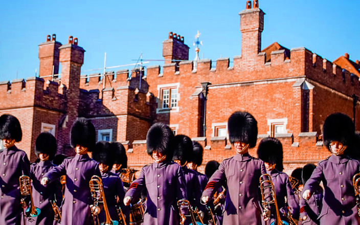 Palaces and Parliament Tour - Top Sights Tours