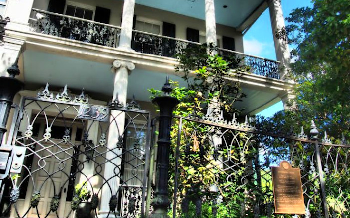Garden District Home and History Tour by French Quarter Phantoms