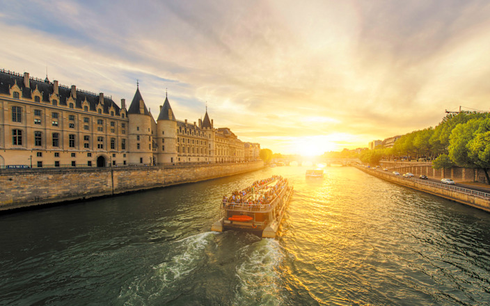 Bateaux Parisiens - Seine River Cruise