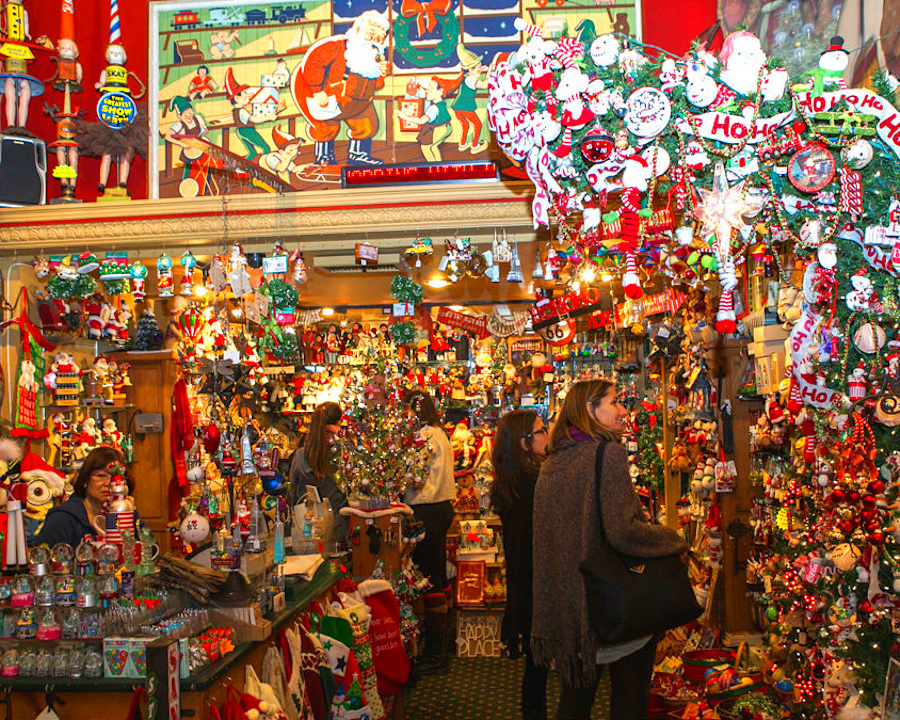 Holiday Markets & Christmas lights walking tour New York