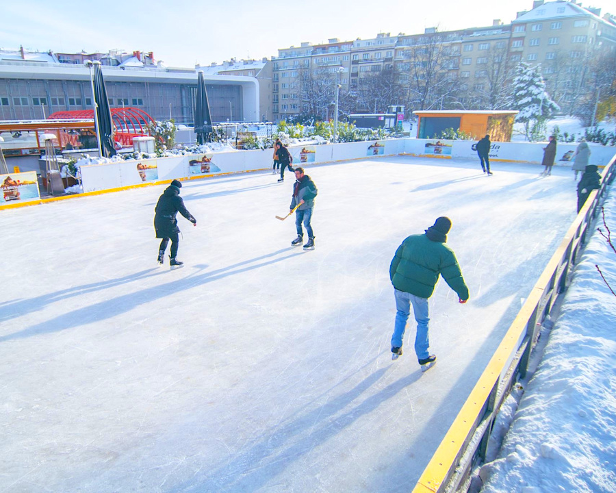 Outdoor Ice Skating Experience in Žižkov