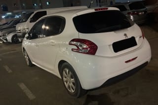2015 Peugeot 208 Active Plus (Midrange)