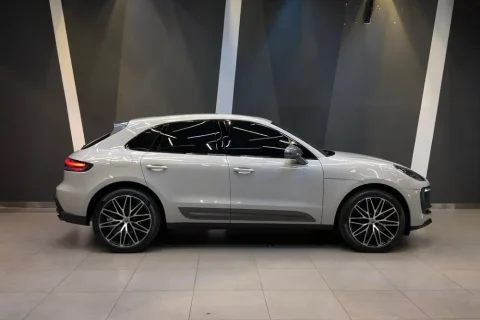 2023 Porsche Macan T