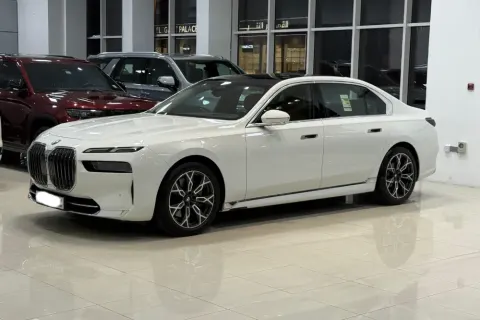 2023 BMW 7 Series 740i