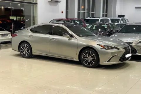 2023 Lexus ES 350 4 door 3.5L