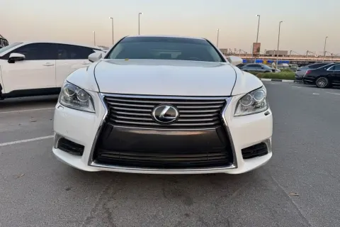 2015 Lexus LS 460 Prestige (SWB)