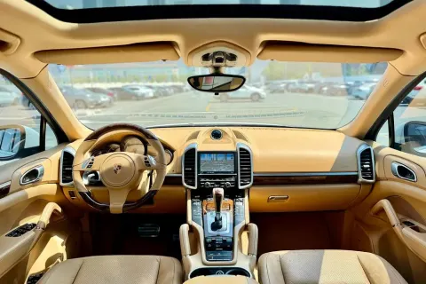 2014 Porsche Cayenne S E-Hybrid Platinum Edition