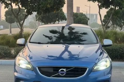 2019 Volvo V40 T5 R Design Plus