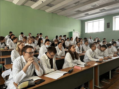 Начало учебного года для первокурсников мединститута СГУ