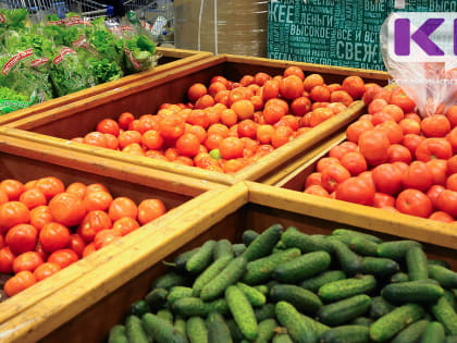 В Коми за неделю подешевели сосиски и огурцы, но подорожали колбаса и помидоры