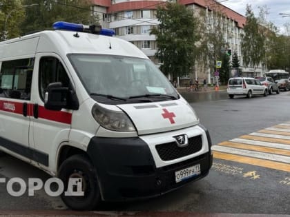 Трагедия в Сыктывкаре: женщина выпала с пятого этажа, пытаясь сбежать от сожителя