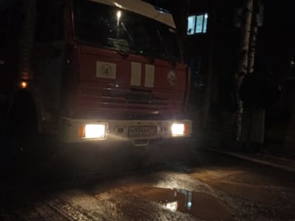 В столице Коми загорелась иномарка